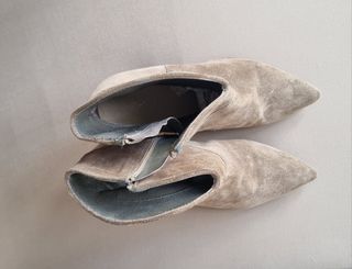 Botines ante beige tacón alto