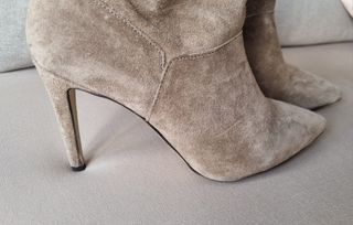 Botines ante beige tacón alto