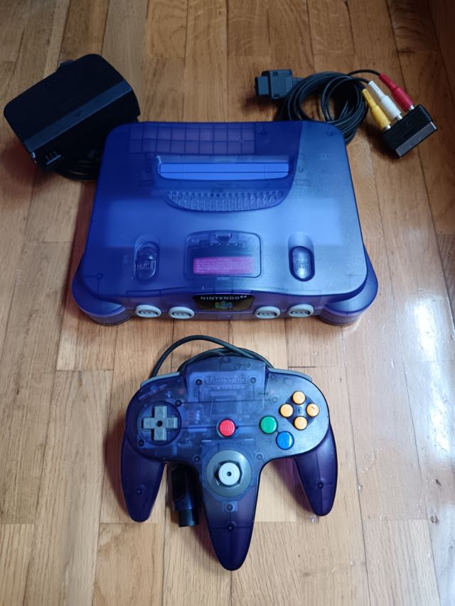Nintendo 64 transparente morada