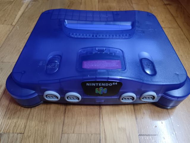 Nintendo 64 transparente morada