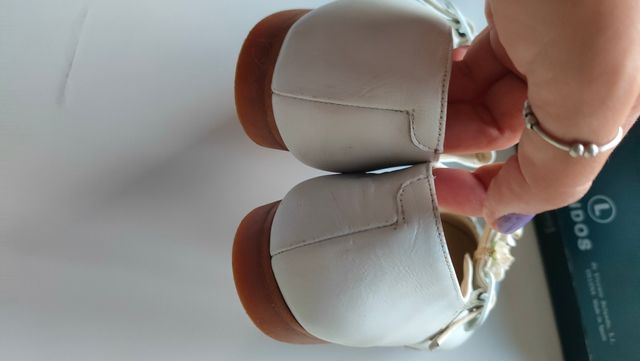 Zapatos niña Landos, blancos