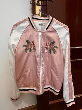 Bomber Stradivarius rosa talla S