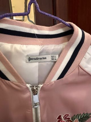 Bomber Stradivarius rosa talla S