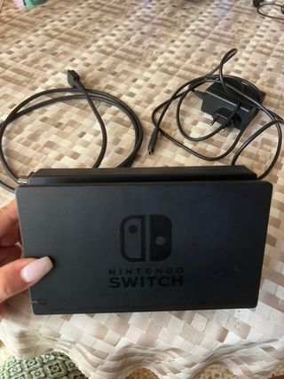 Nintendo Switch: Base + Cables