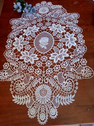 Centrotavola pizzo bianco floreale 74x40