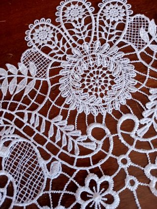 Centrotavola pizzo bianco floreale 74x40