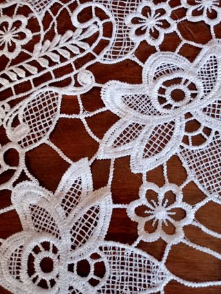 Centrotavola pizzo bianco floreale 74x40