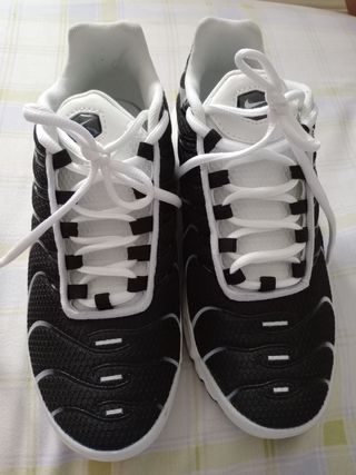 Zapatillas Nike Air Max Plus TN - Blanco y Negro