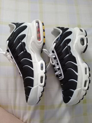 Zapatillas Nike Air Max Plus TN - Blanco y Negro