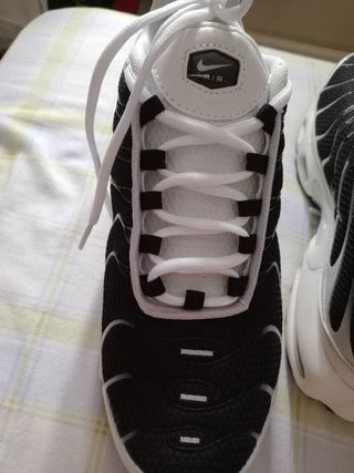 Zapatillas Nike Air Max Plus TN - Blanco y Negro