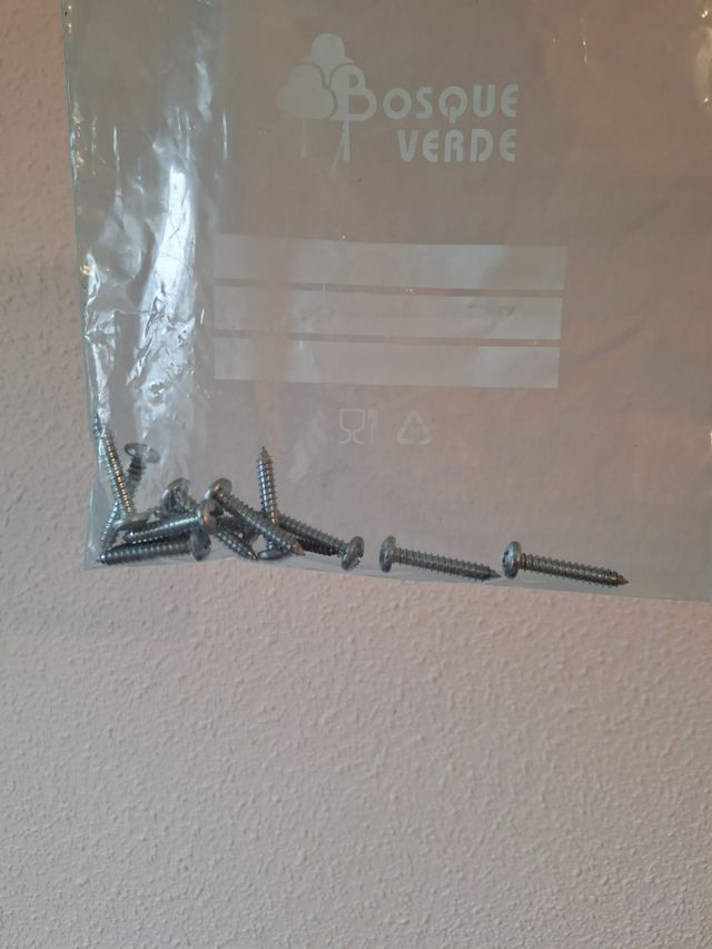 Estante negro de pared