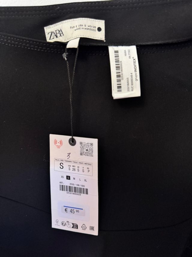 Falda Zara negra asimétrica