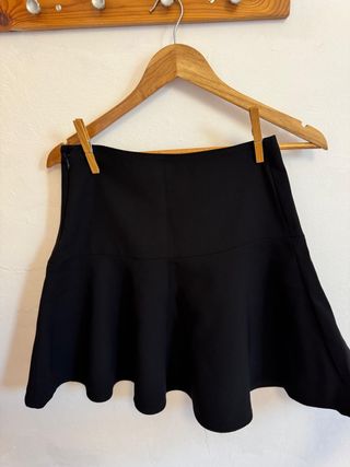 Falda Zara negra asimétrica