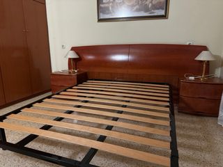Dormitorio madera: Cabecero + mesita +armario 