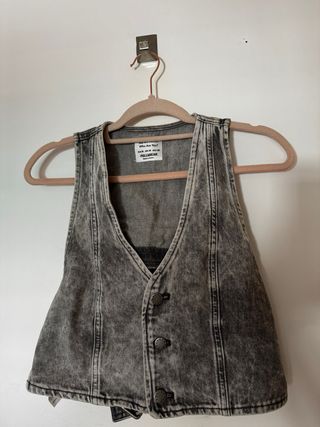Chaleco vaquero gris Pull&Bear M