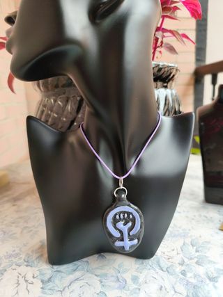 Collar feminista | símbolo mujer