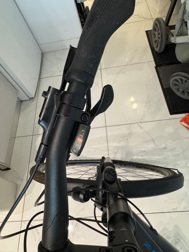 Bicicleta de trekking Cube Touring One