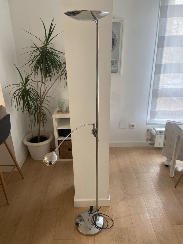 Lámpara de pie, luz regulable 