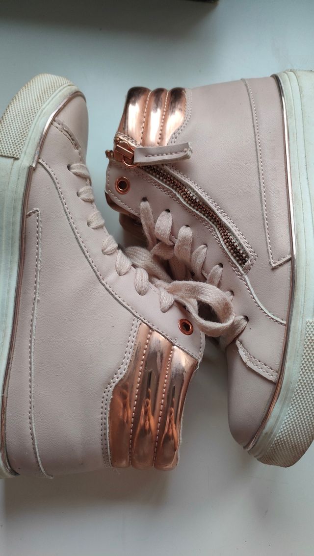 Botines deportivos rosa