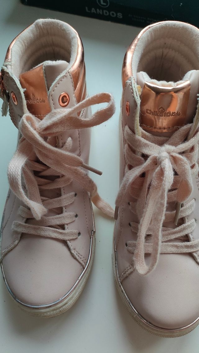 Botines deportivos rosa