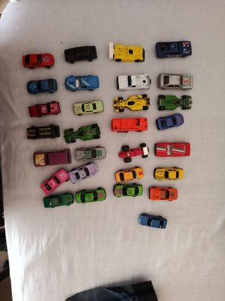 29 coches clásicos metal