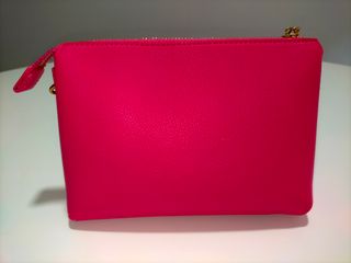 Clutch rosa y dorado.