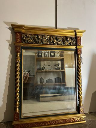 Espejo dorado y rojo lujoso