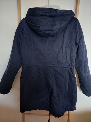 Parka azul marino. 