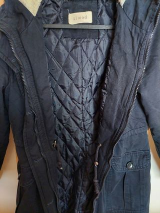 Parka azul marino. 