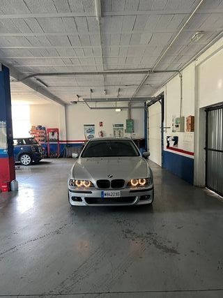 BMW e39 528i