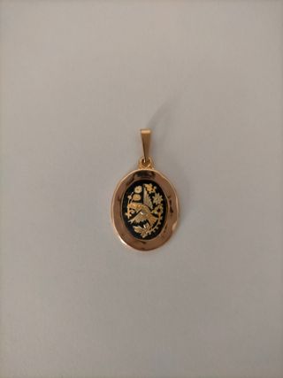 Colgante damasquinado de Toledo.