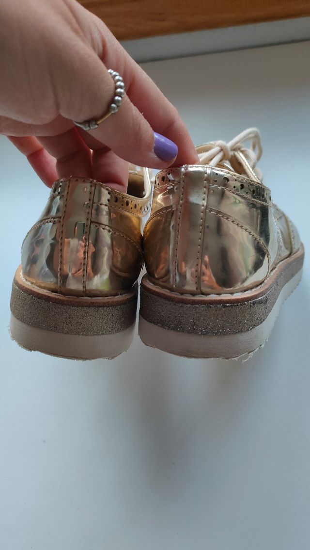 Zapatos Zara niña dorados