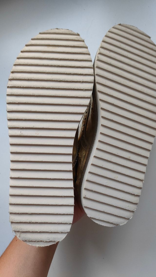 Zapatos Zara niña dorados