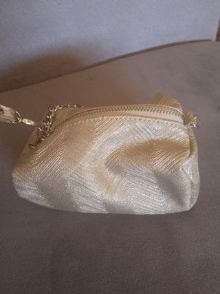 Bolso fiesta beige y plata.
Venmur