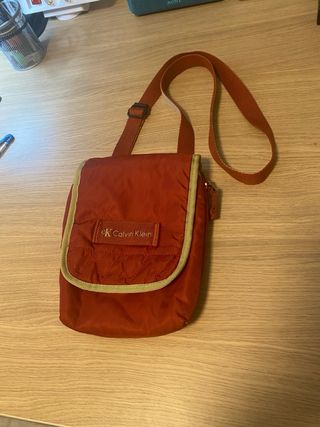 Bolso bandolera C. Klein. Está perfecto