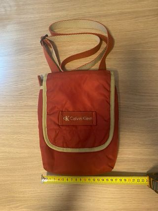Bolso bandolera C. Klein. Está perfecto