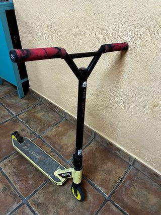 Patinete Booster B8 amarillo usado