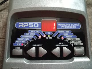 Pedalera multiefectos Digitech RP50