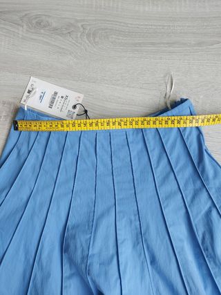 Falda midi vuelo Zara azul