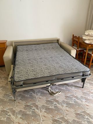 Sofá cama beige de tela