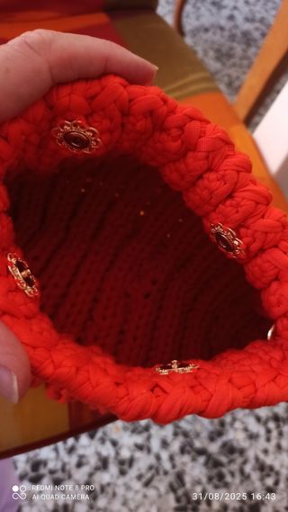 Bolso crochet naranja elegante.