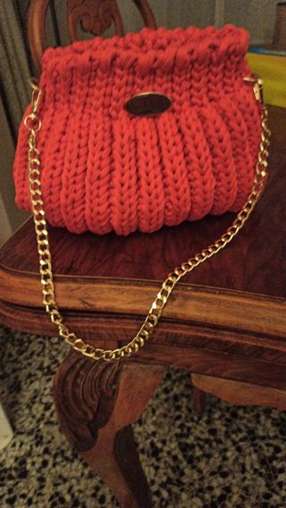 Bolso crochet naranja elegante.