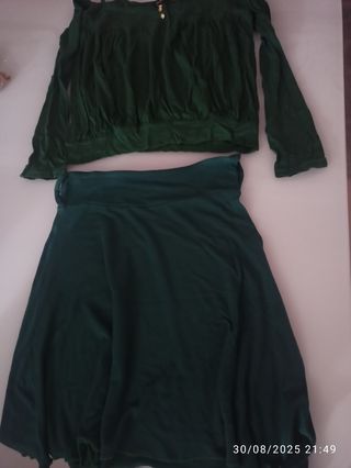 Completo Top e Gonna Verde