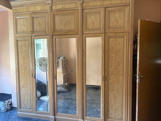 Armadio in legno a 6 ante