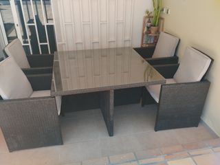Mesa terraza + 4 butacas mimbre