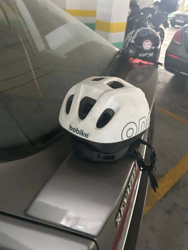 Casco bici. Bicicleta