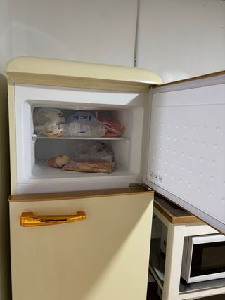 Nevera Cecotec Retro Crema