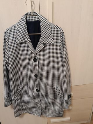 Gabardina vichy azul y blanca
