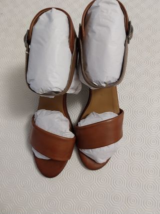 Sandálias Salto Castanho