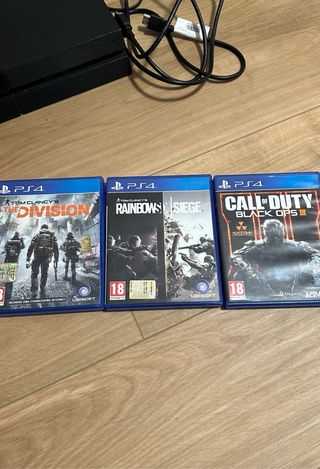 PS4 (PlayStation 4)